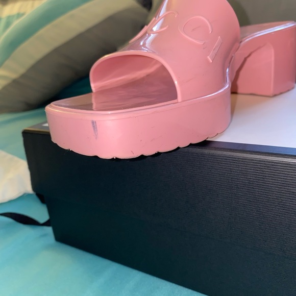 Authentic Wild rose rubber Gucci slide. - Picture 3 of 6